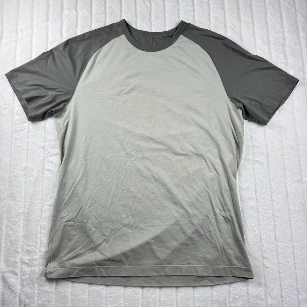 Lululemon Fundamental Style T-Shirt Mens L Gray Sage Performance Comfort Stretch